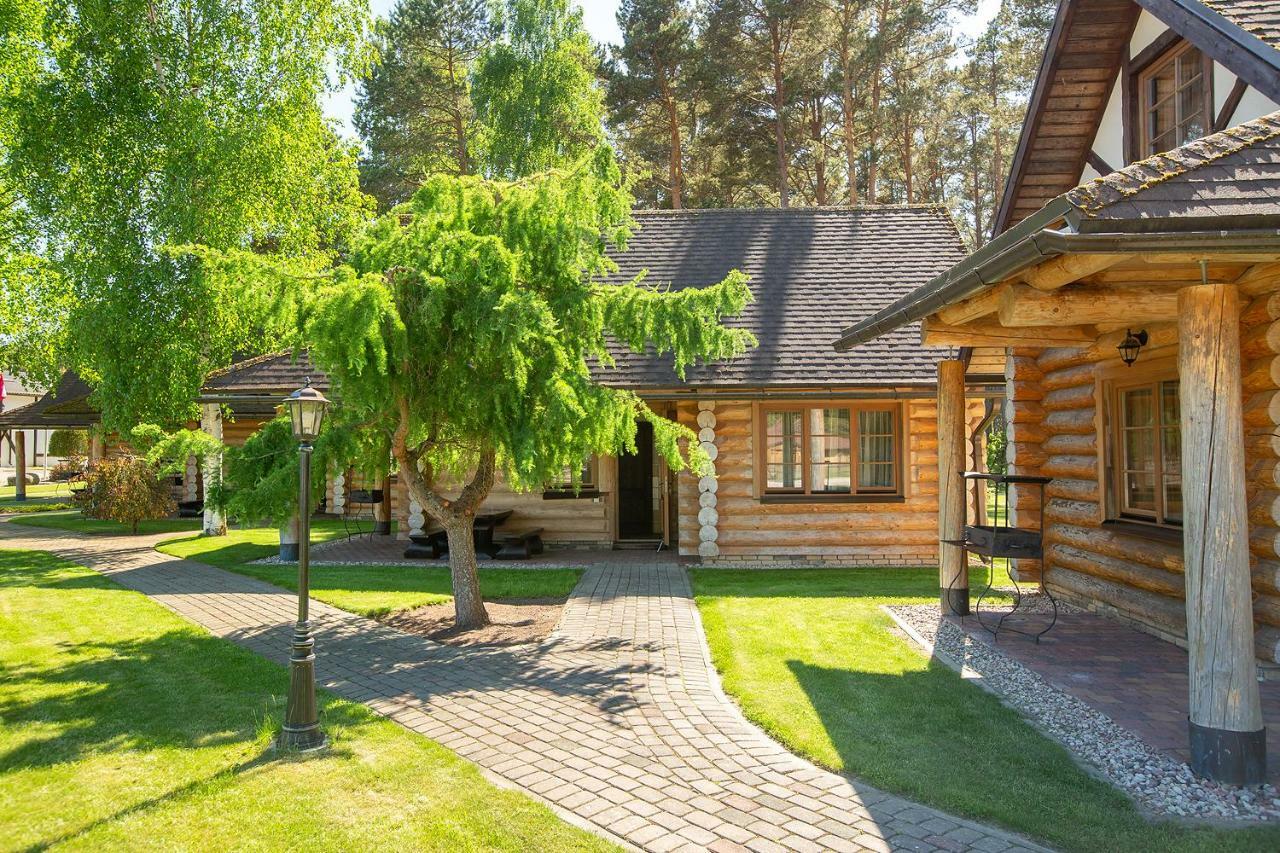 Hotel Dzintarkrasts Zocenes Ciems Exterior foto
