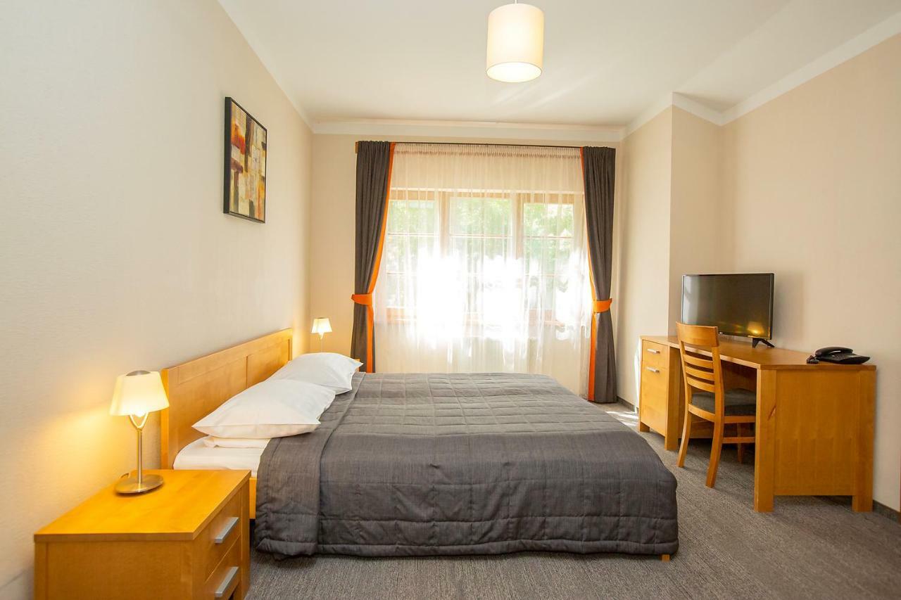 Hotel Dzintarkrasts Zocenes Ciems Exterior foto