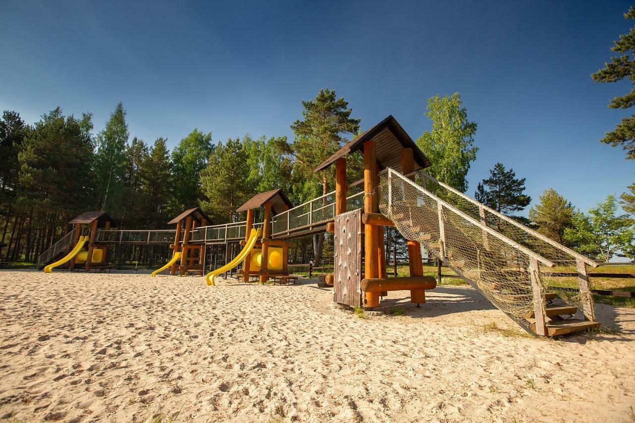 Hotel Dzintarkrasts Zocenes Ciems Exterior foto
