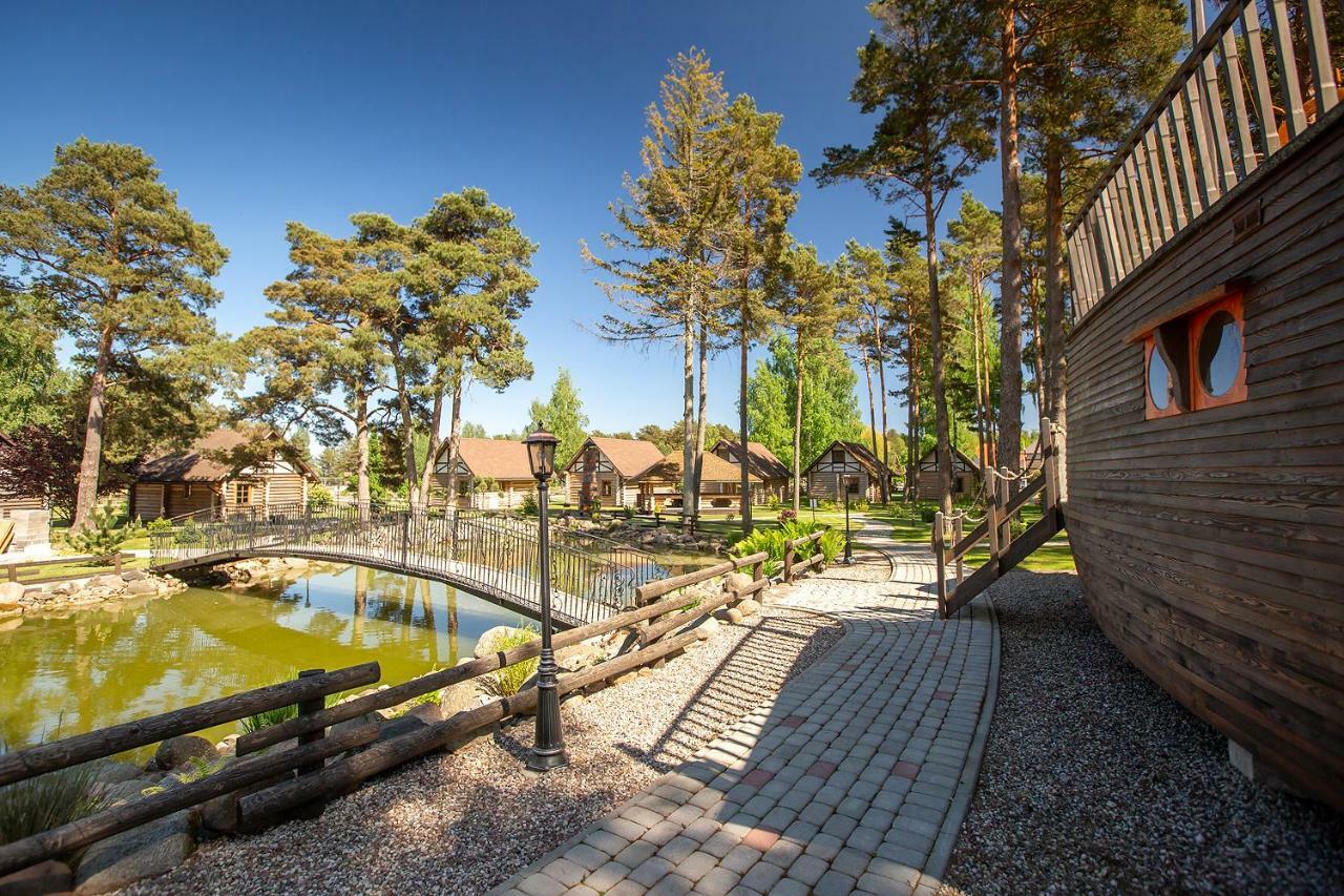 Hotel Dzintarkrasts Zocenes Ciems Exterior foto
